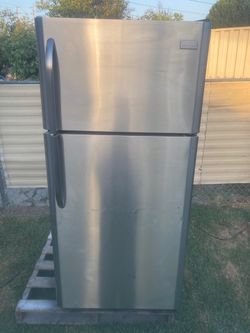 Frigidaire refrigerator 4 sale