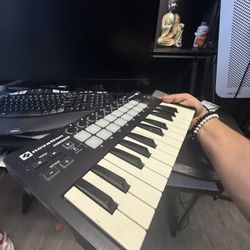 Novation Launchkey Mini Keyboard Controller