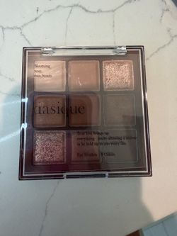 Dasique eyeshadow palette from Korea
