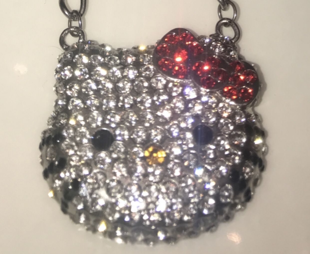 CUTE HELLO KITTY NECKLACE!!