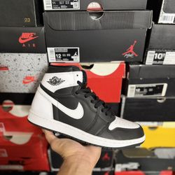 DS Jordan Black White 1s size 10.5 