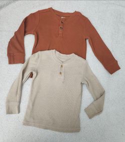 ✅️ Toddler Boy 2pc Long Sleeve Shirts• Stain on Beige• Size 3T• Good Condition• $10firm