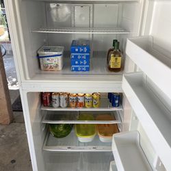 GE Refrigerator/ Freezer Fridge Appliance 