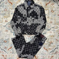 LV Men’s size L/XL 