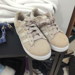 Women's Size 7 Adidas shoes 