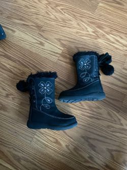Girls size 7 boots
