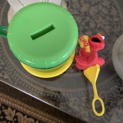 Elmo Bubble Cup.  Vintage: 1996.  .    $10.00.     Chino, Ca 