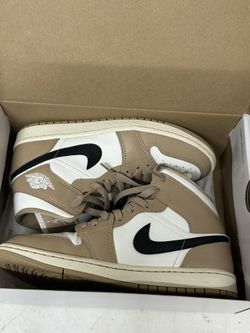 WMNS AIR JORDAN 1 MID BQ6472 103 (52956 )