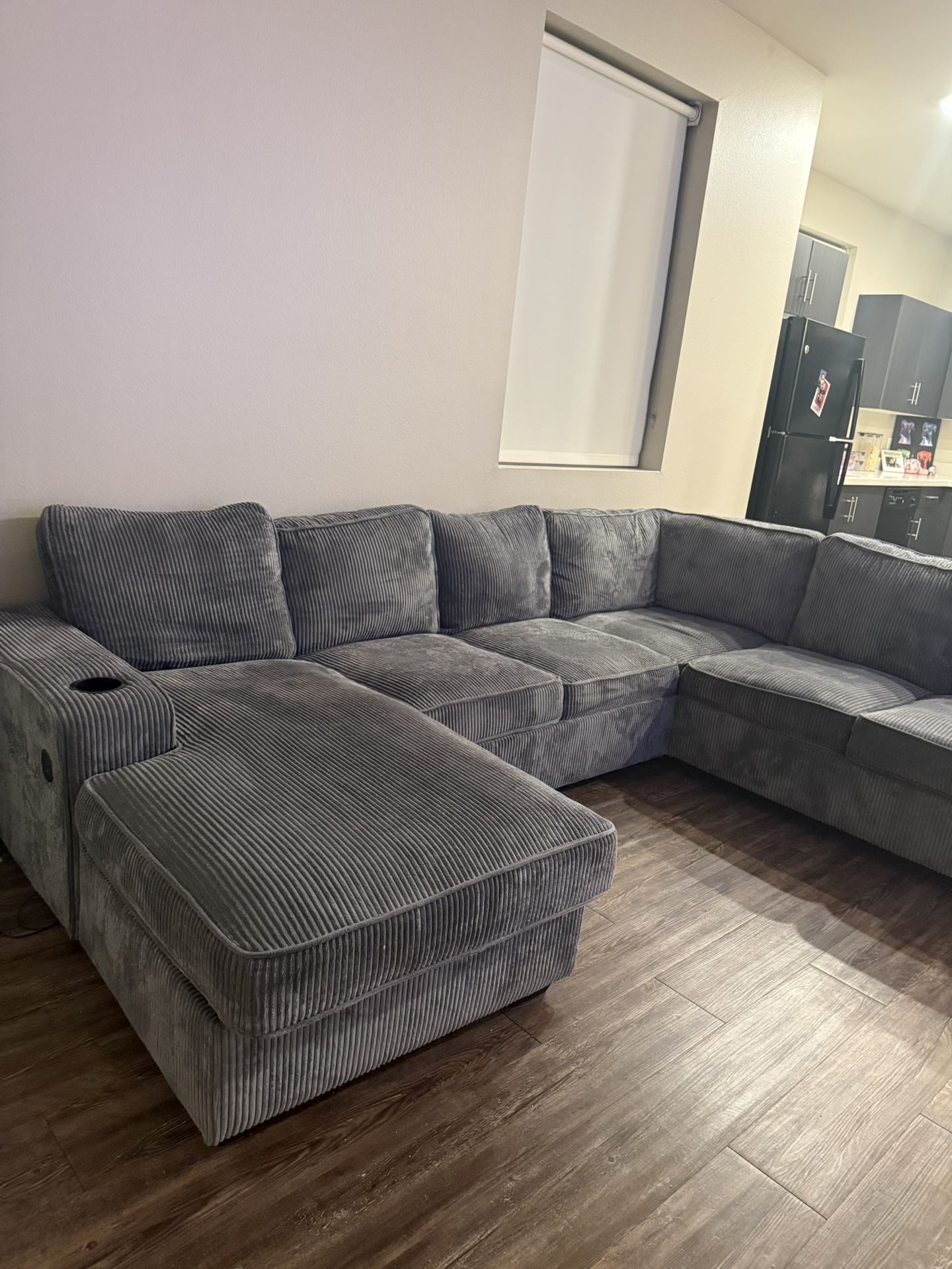 Gray L-Shaped Sectional Sofa w/ Chaise, Cupholders & USB Charging 