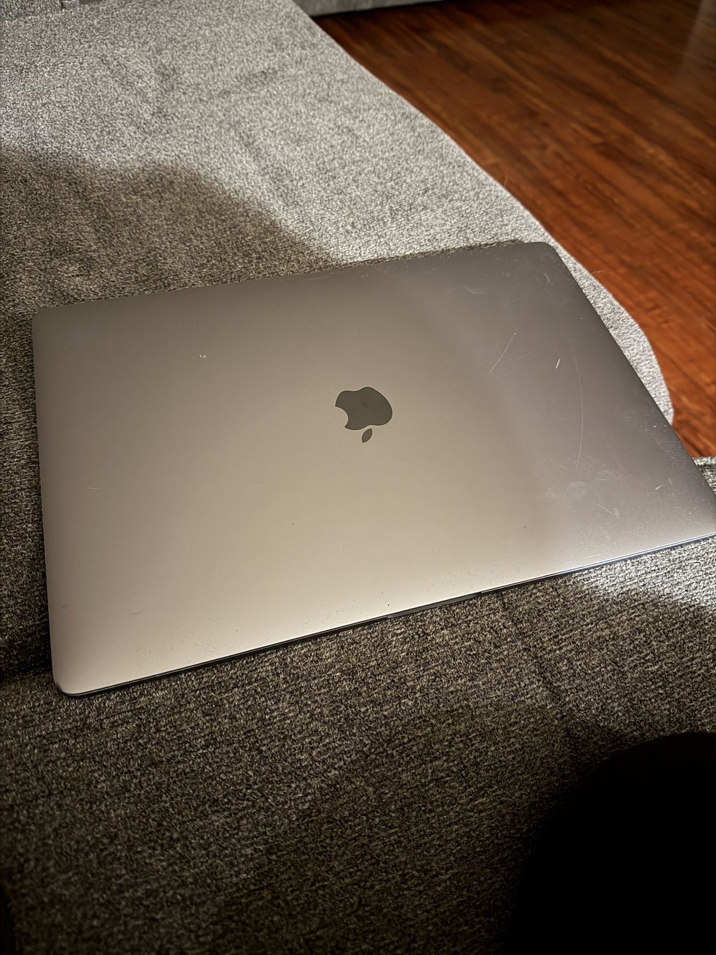 2017 MacBook Pro 15inch 3.1 Quad Core I7