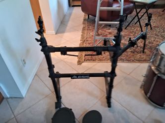 Alesis ellectric drumset complete with DM6 Drum module
