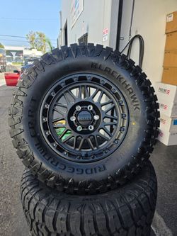 17" KMC ATTACK w/ 33" RT tires