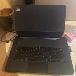 Apple Magic Keyboard 12.9”