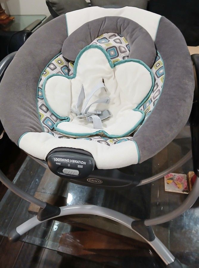 Graco Gliding Swing + Free Baby Shopping Cart Cover