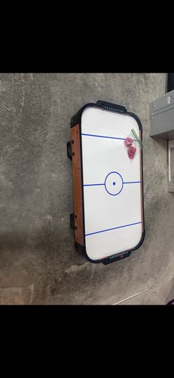 Air hockey table