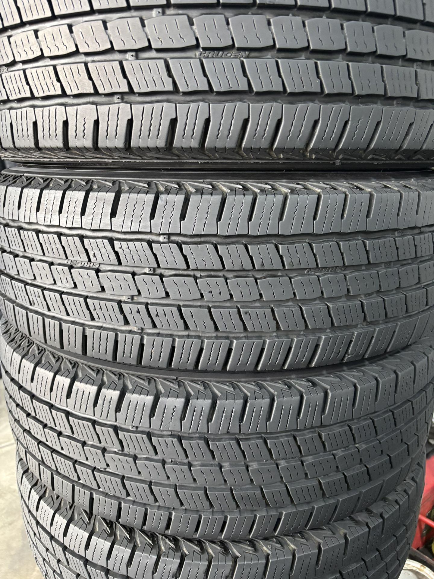 Kumho-LT-225/75/16. -LT Tires