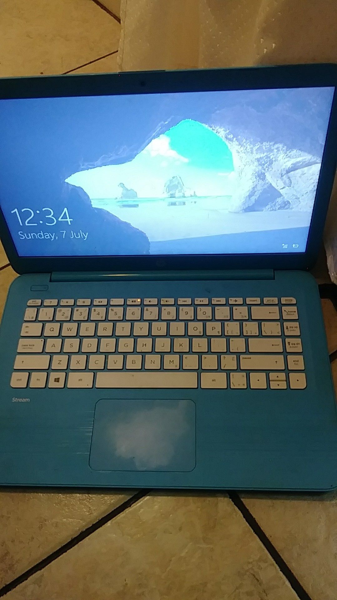 HP 14" lap top with windows 10