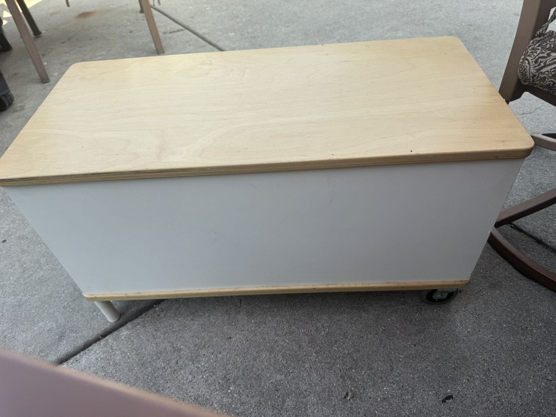Kids Toy Chest Like New