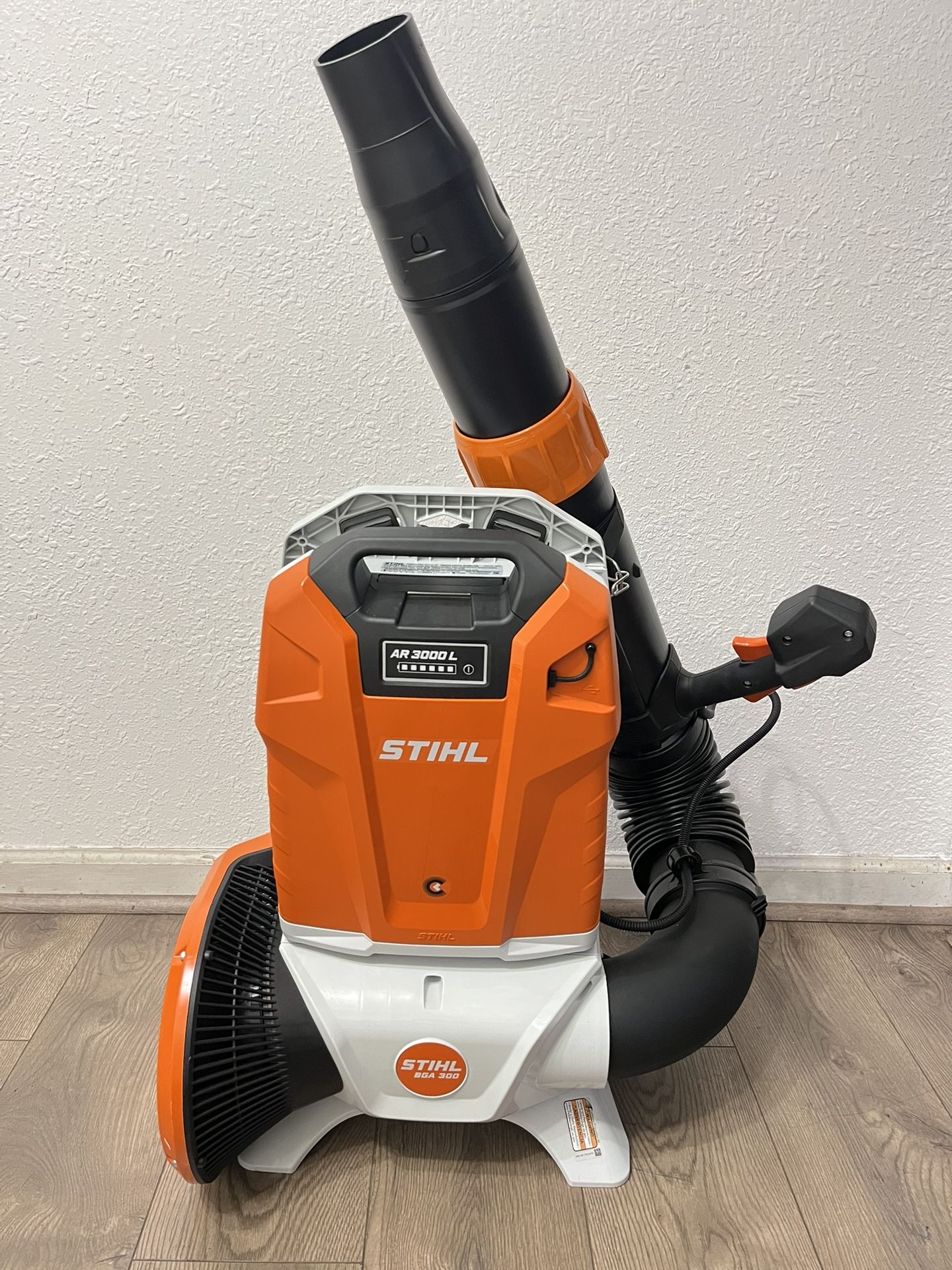 Brand New !!! Stihl Electric Blower BGA300 !! Comes With Charger