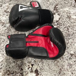 Title Classic Boxing Gloves