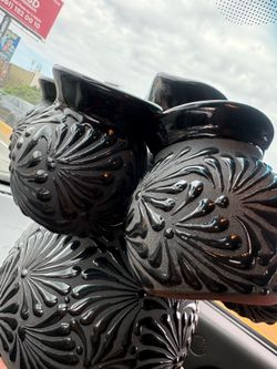 Black jar and mugs