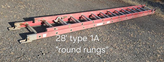28 ft Louisville fiberglass ladder -type 1A(300#)