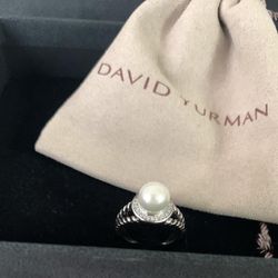 Woman David Yurman Pearl Ring in Sterling Silver with Pavé Diamonds
