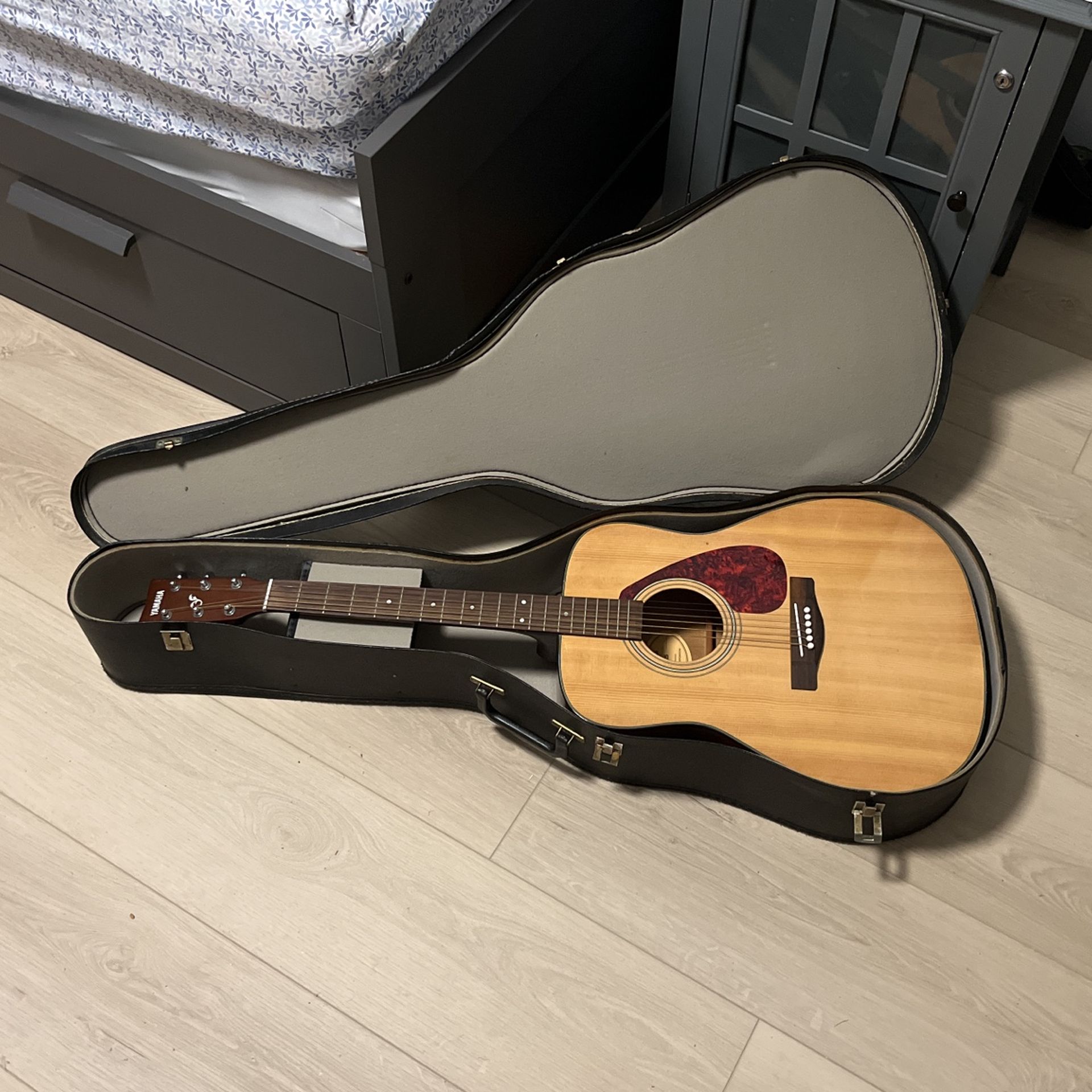 Yamaha Guitar F325