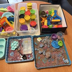 Play-Doh/ Slimy Sand with accessories