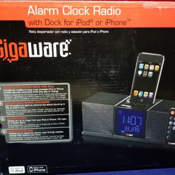 Gigaware alarm clock, AM/FM radio, iPhone & iPod Dock, w/Remote