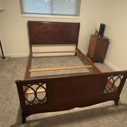 Mahogany Antique Medallion Chippendale Style Full Bed Set
