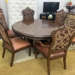 Dining Table And 6 Chairs 