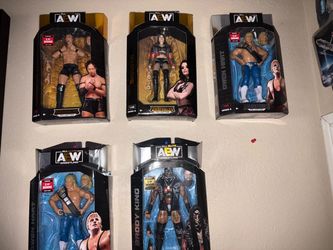 5 Aew wrestling toys / figures chases