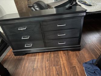Black 6-Drawer Dresser