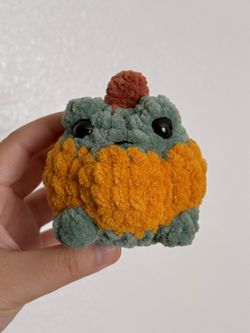 Crochet Pumpkin Frog