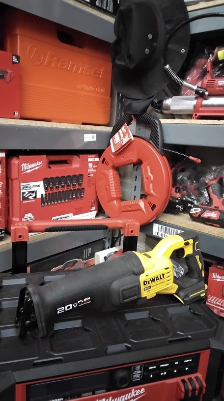 DEWALT 20V MAX BRUSHLESS FLEX VOLT VARIABLE SPEED RECIPROCATING SAW (TOOL ONLY)