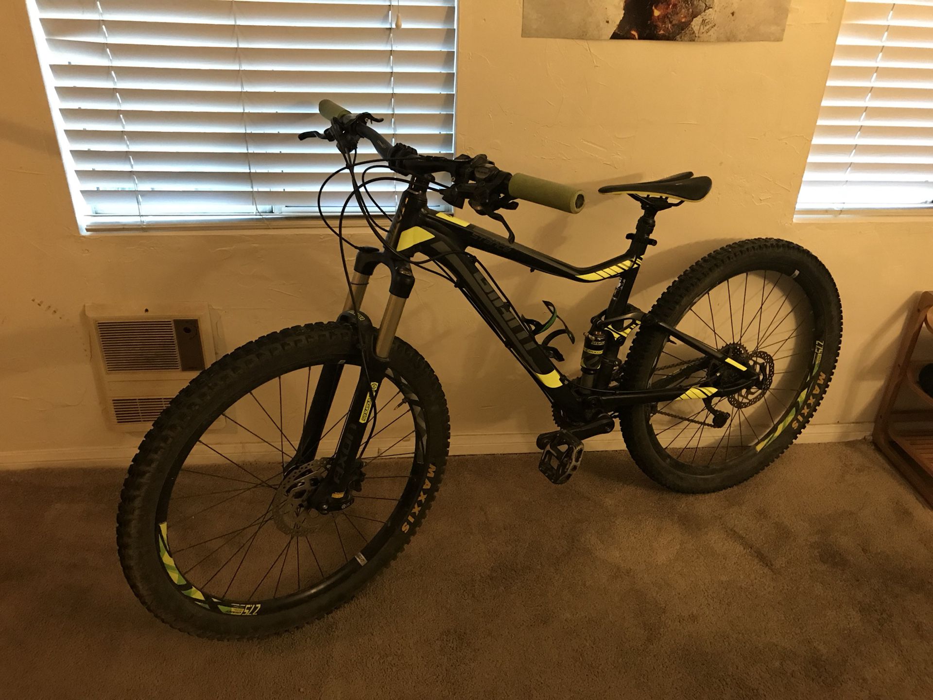 Giant Stance 2018 27.5 wheels Medium Frame Mountain bike