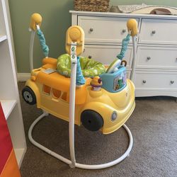 Fisher-Price Baby to Toddler Learning Toy 2-in-1 Servin’ Up Fun Jumperoo Activity Center with Music Lights and Shape Sorting Puzzle Play