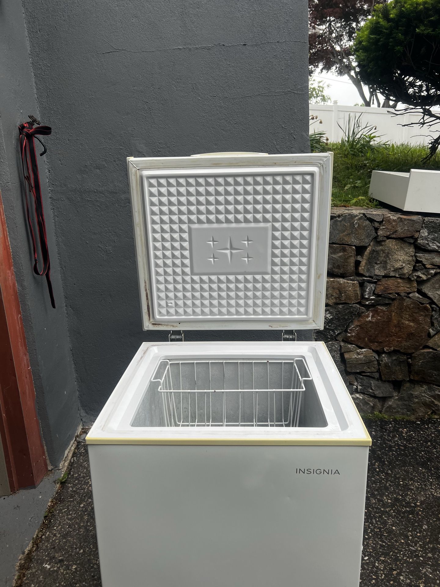 Insignia chest freezer