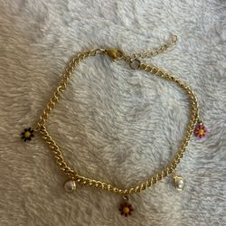 Gold Plated Anklet With Flowers And Pearls
