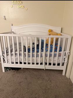 Crib 4 in 1