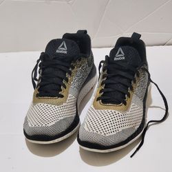 Women Reebok Shoes Size 8.5 Used