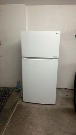 LG Top-Freezer Refrigerator White