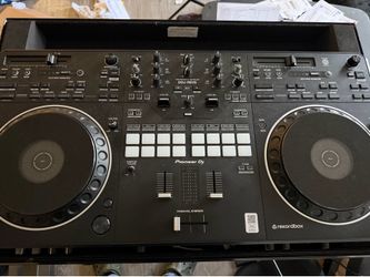 Pioneer DJ Rev 5 /w Odyssey Case great condition