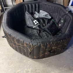 (1) left used RELXTIME 4-6 Person Inflatable Hot Tub, (READ DESCRIPTION) HL error code sold as is $50