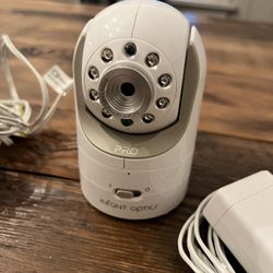 Infant Optics DXR-8 PRO Video Baby Monitor (No Wi-Fi Needed) 