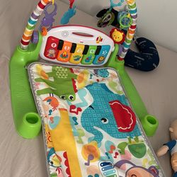 Play mat with piano