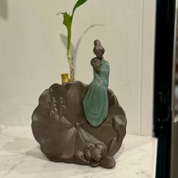 ☯️ Zen Decor: Oriental Lady Lotus Planter /Vase 