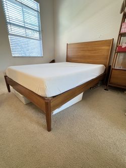 West elm Mid-Century Bed Walnut Original