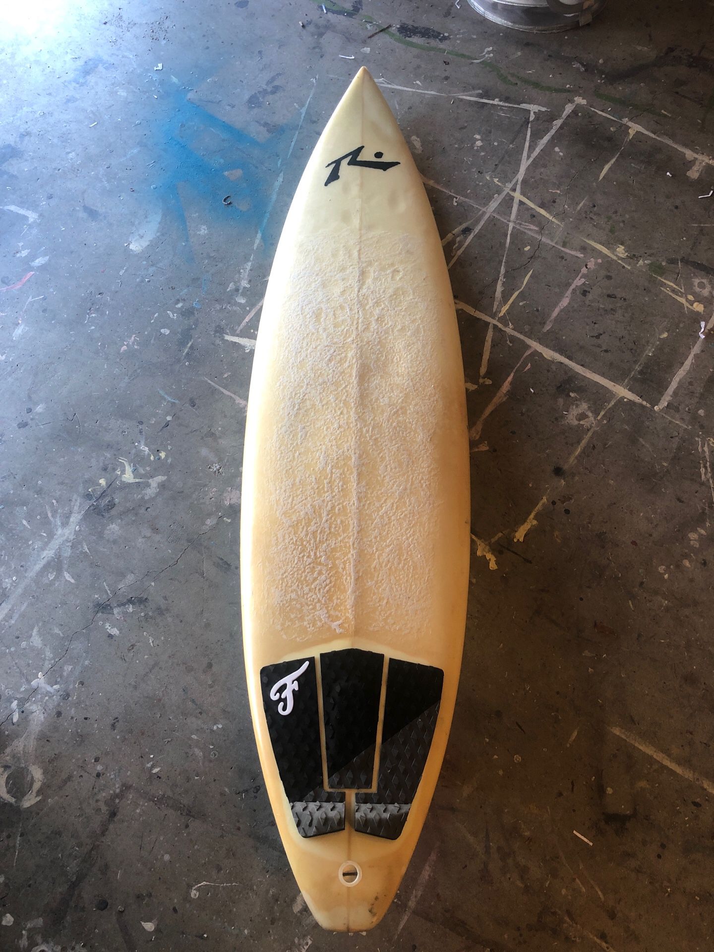 Rusty surfboard 5’ 10’’